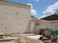 Façade et construction d'un muret en pierre